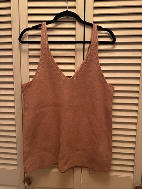Knit V-Neck Sleeveless Tank Top in Rose Tan